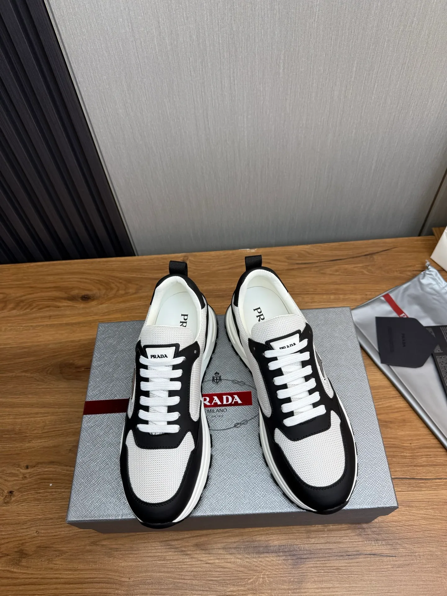 Men's shoes 💰560💰 [PRADA] Popular items in men's shoes counters, synchronized with the official website, high-quality cowhide stitching breathable mesh + cowhide lining, 1🆚1 replica, original sole, 38-45 (customized for 45, non-refundable)
